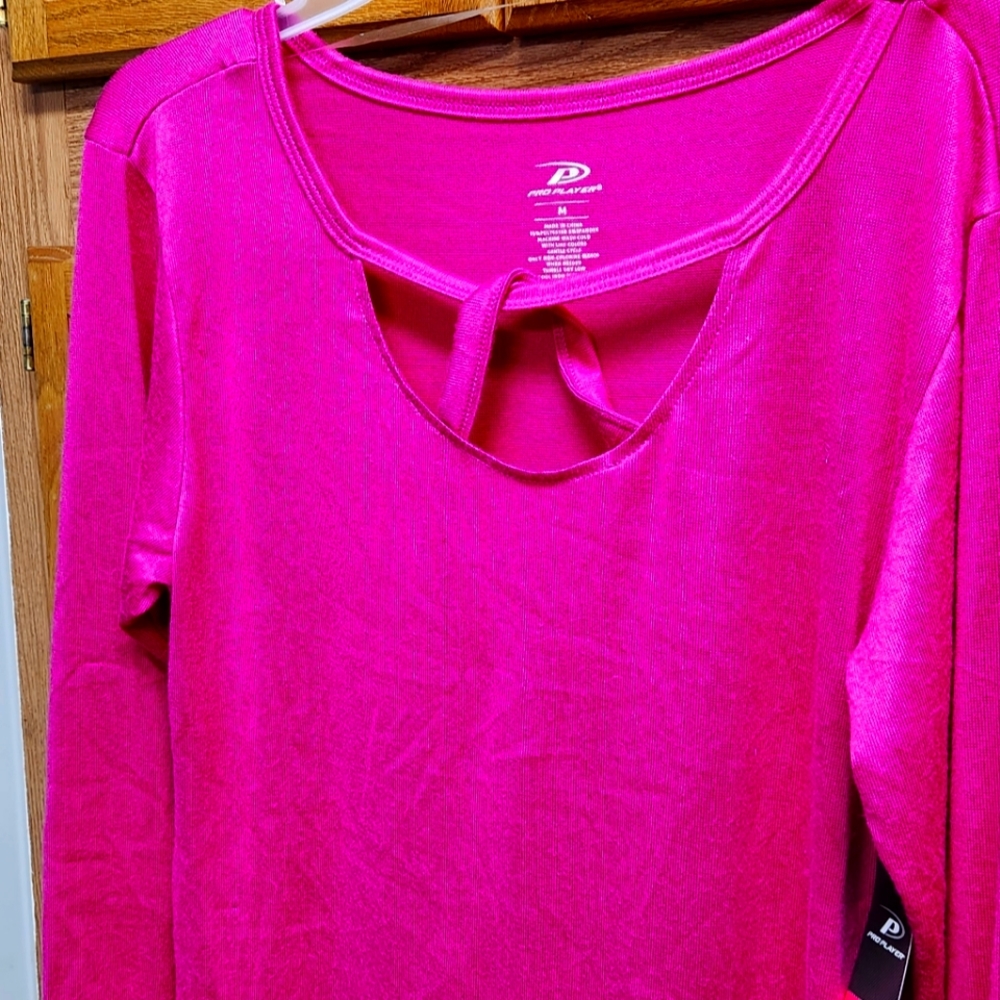 Cutout V neck top fusc MD